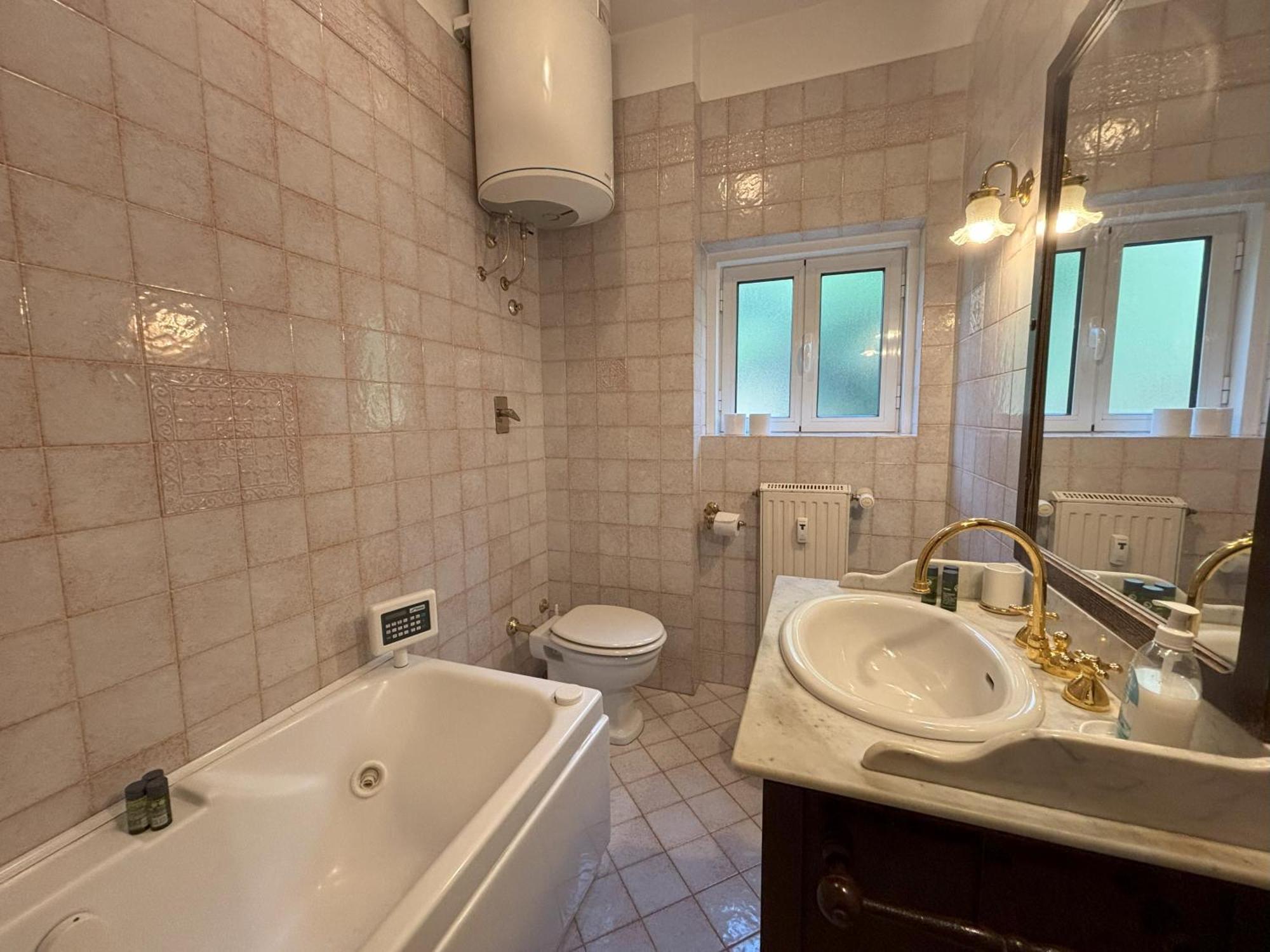 Appartement Affitto Turistico Via Bonomea 219-1 à Trieste Extérieur photo