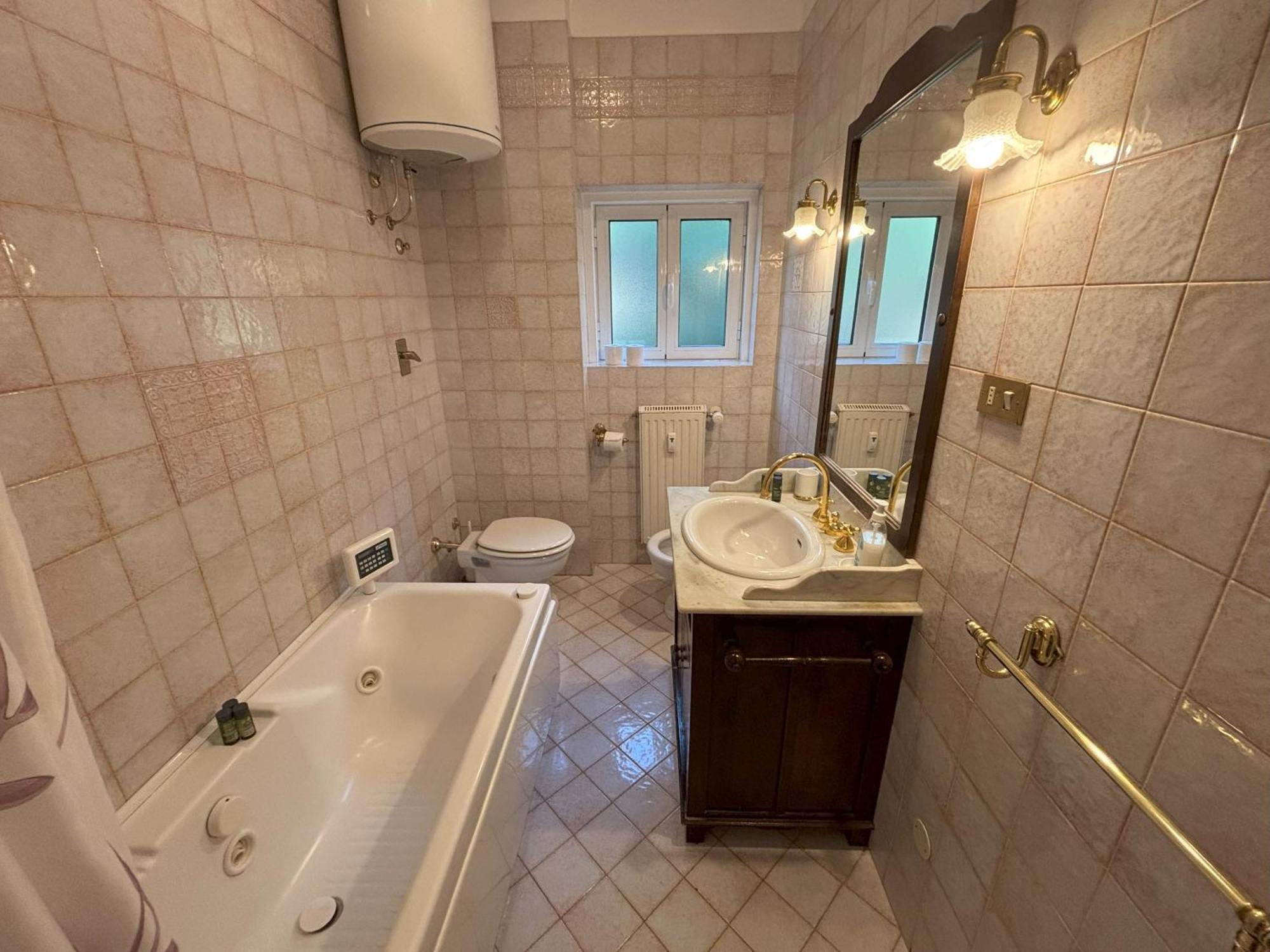 Appartement Affitto Turistico Via Bonomea 219-1 à Trieste Extérieur photo